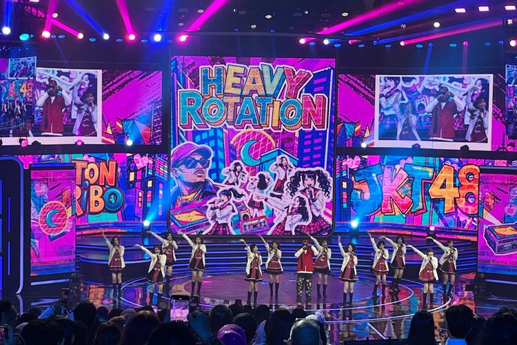 Untuk Pertama Kalinya, Toton Caribo dan JKT48 Duet Bawakan “Ngapain Repot” hingga “Heavy Rotation”