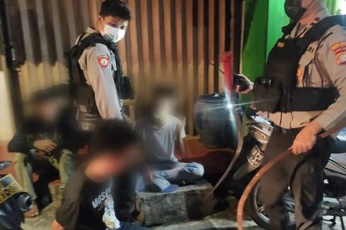 Hendak Tawuran, Polisi Tangkap 5 Remaja Beserta 7 Celurit di Kebon Jeruk