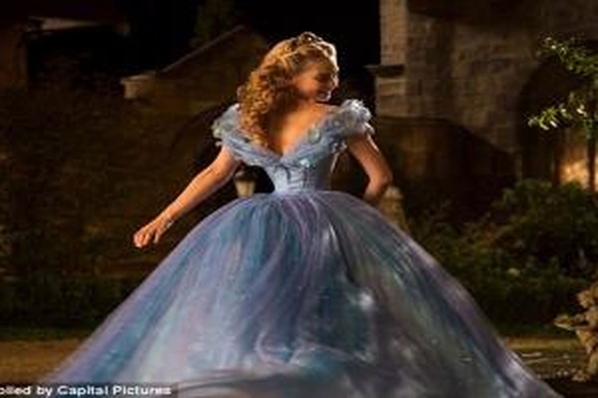 Ukuran Pinggang Lily James dalam film Cinderella mengkhawatirkan banyak pihak, terutama para ibu yang memiliki anak perempuan