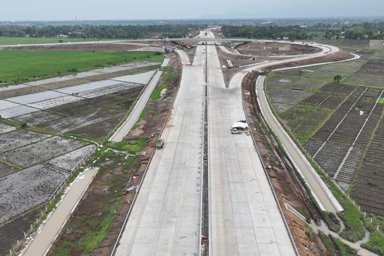 Jalan tol Probolinggo-Banyuwangi segmen Gending-Kraksaan dibuka fungsional untuk mendukung kelancaran arus lalu lintas periode Nataru 2024/2025.