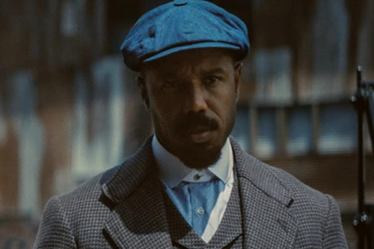 Michael B. Jordan Raih Oscar Pertama, Sebut Nama Halle Berry di Atas Panggung 