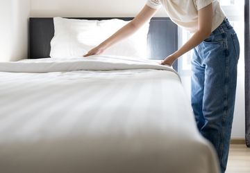 5 Kesalahan yang Sering Dilakukan Saat Merapikan Tempat Tidur