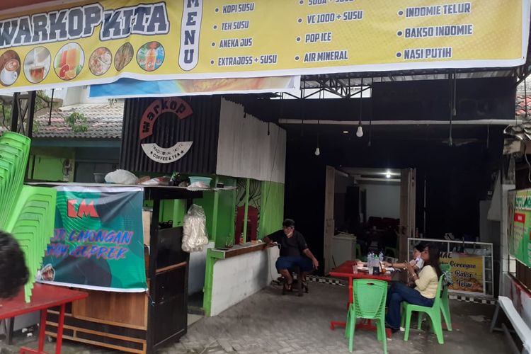 Dengan bermodal kegigihan dan semangat, Agus kini menjadi penyintas penyakit kusta yang mempunyai usaha warung kelontong dengan omzet Rp50 juta per bulan.