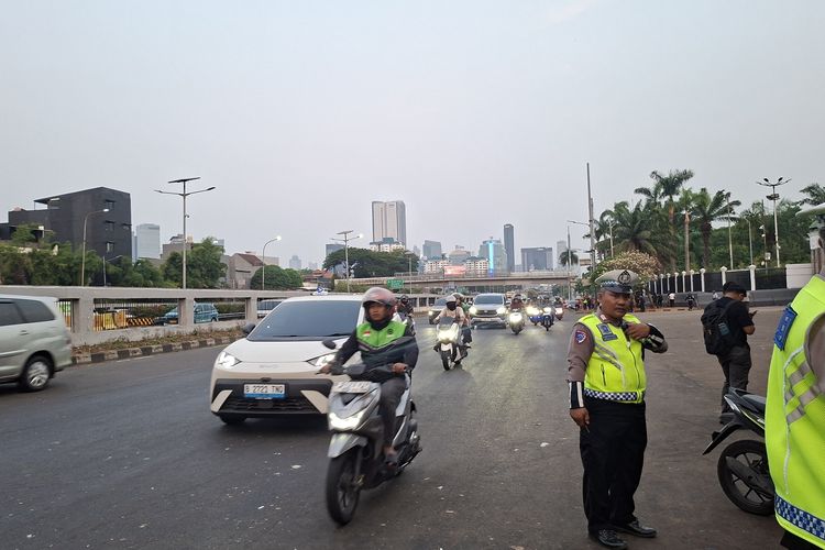 Demo Mahasiswa Universitas Pakuan di DPR Bubar, Lalu Lintas Jalan Gatot Subroto Lancar