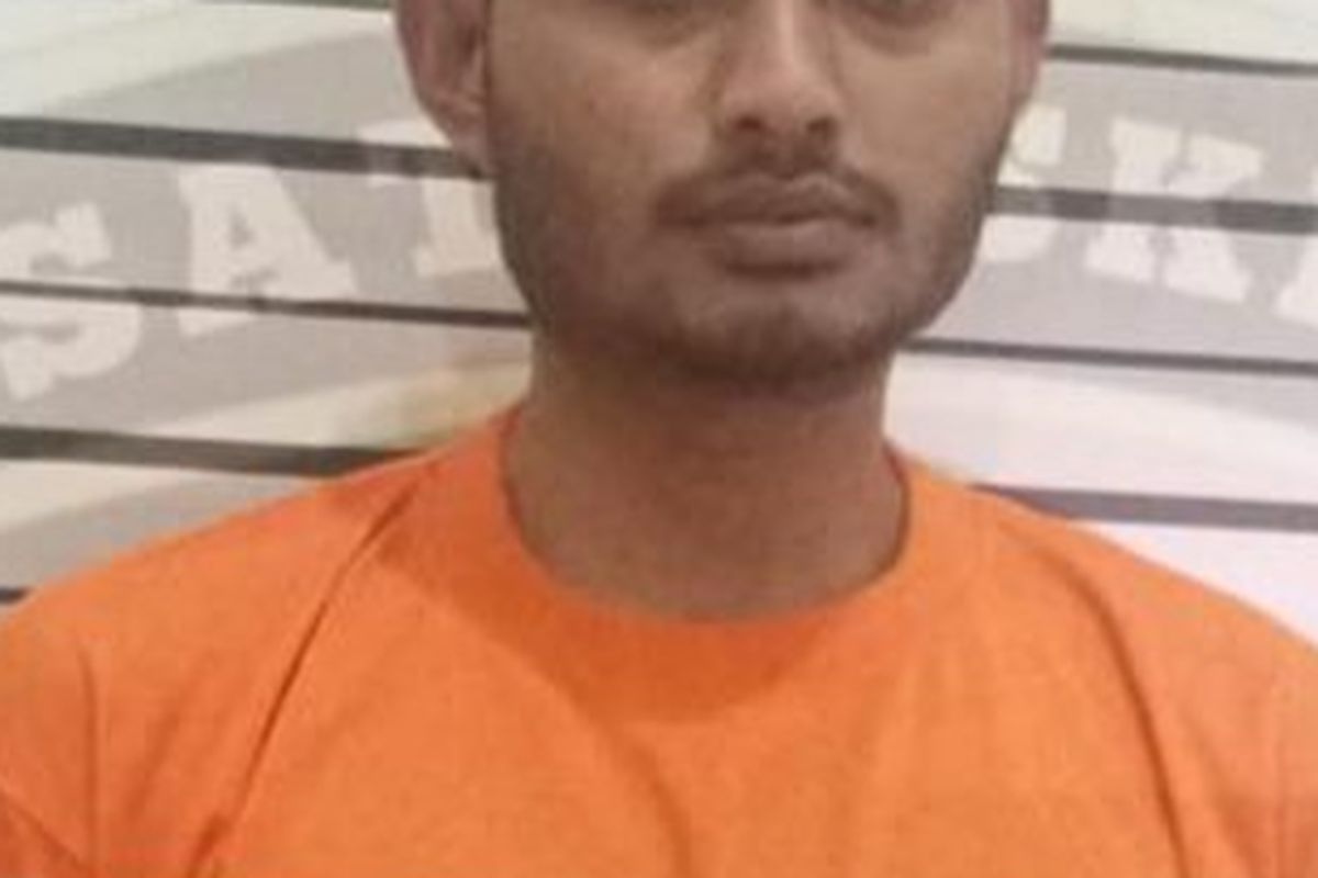 Al Ikhramullah (30) ditahan di Polsek Medan Area pada Kamis (24/4/2025) karena mencuri mesin kopi mantan bosnya. 