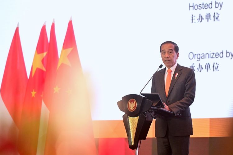 Presiden Joko Widodo saat menghadiri Forum Bisnis Indonesia-China yang digelar di China World Hotel, Beijing, RRT, pada Senin (16/10/2023). 