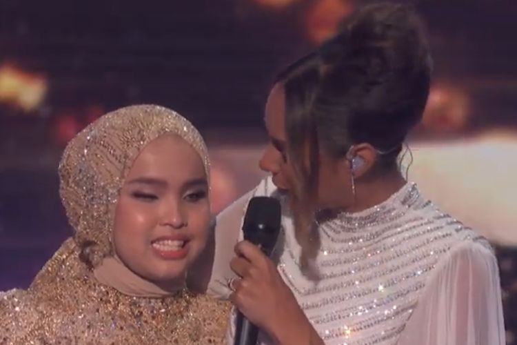 Penyanyi Putri Ariani akhirnya keluar sebagai peringkat empat di ajang pencarian bakat America's Got Talent 2023. Ia sebelumnya berduet dengan Leona Lewis.