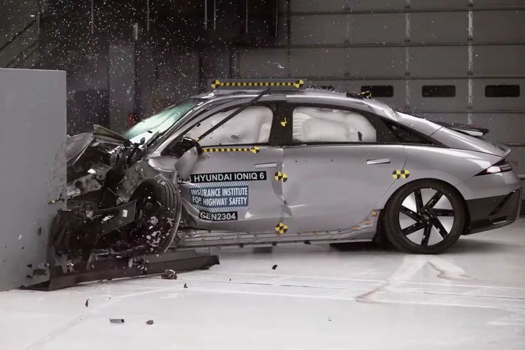 Hyundai Ioniq 6 meraih Top Safety Pick+ Rating, dari lembaga uji tabrak Insurance Institute for Highway Safety (IIHS) di Amerika Serikat.