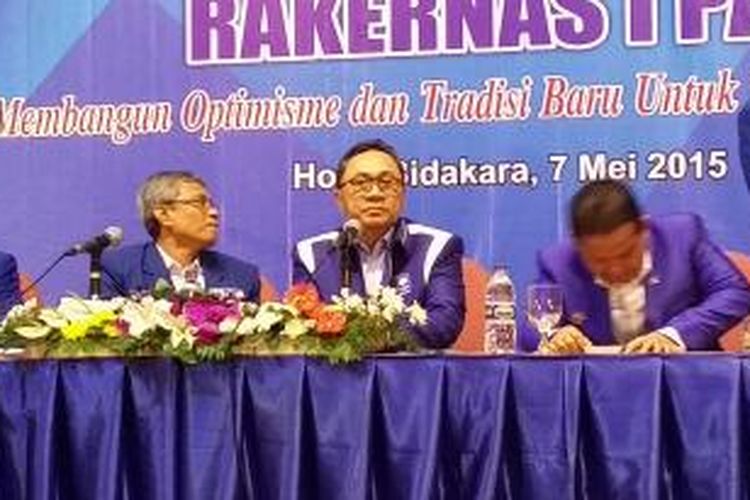 Ketua Umum PAN Zulkifli Hasan, saat menggelar konferensi pers seusai penutupan Rapat Kerja Nasional (Rakernas) I PAN di Hotel Bidakara, Jakarta, Kamis (7/5/2015).