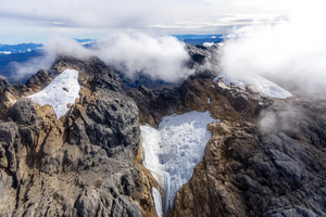 Peneliti Denmark Perlihatkan Mulai Hilangnya Es di Puncak Jaya Papua