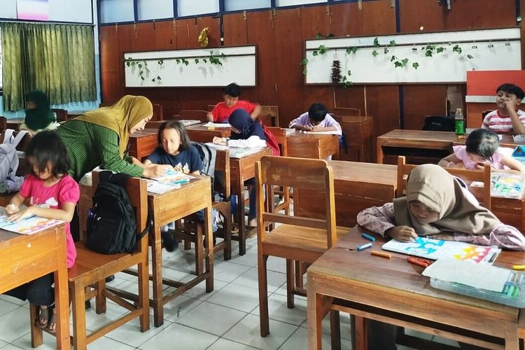 Gaji Rp 500.000 Tak Surutkan Semangat Any, Guru Honorer di Ponorogo untuk Tetap Setia Mengajar