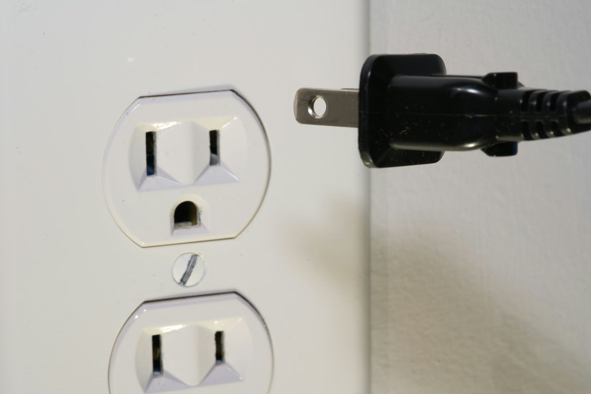 Cara Mudah Hemat Energi dan Tingkatkan Keamanan Rumah: Cabut Kabel Elektronik