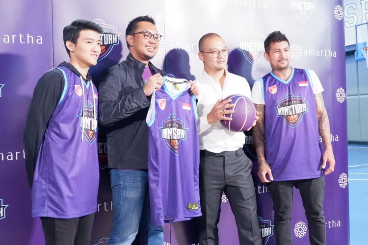 Klub bola basket resmi menjalin kerja sama dengan perusahaan fintech Amartha. Nama tim itu pun kini berubah menjadi Amartha HangTuah.