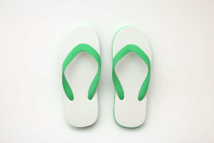 Alasan Petugas Haji Yogyakarta Sengaja Bawa 10 Pasang Sandal Jepit untuk Jemaah di Tanah Suci