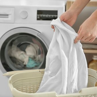 Ilustrasi mencuci pakaian.