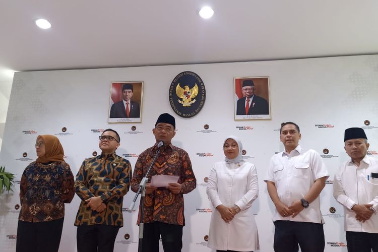 Konferensi pers penetapan hari libur nasional dan cuti bersama tahun 2024 di Kantor Kemenko PMK, Jakarta Pusat, Selasa (12/9/2023). 