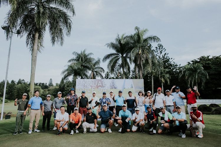 Arthamuat Group melalui anak usahanya, PT Arthamuat Multi Karya (ARPRO), menggelar acara bermain golf bersama bertajuk Grow Wider, Aim Higher di Rainbow Hills Golf Club, Bogor, Rabu (14/12/2022). 
