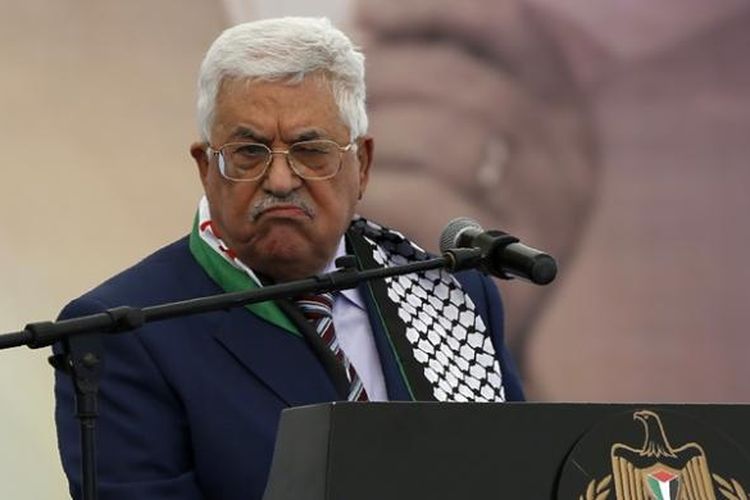 Presiden Palestina Mahmoud Abbas berpidato dalam peringatakn 12 tahun wafatnya Yasser Arafat di Ramallah, Kamis (10/11/2016).