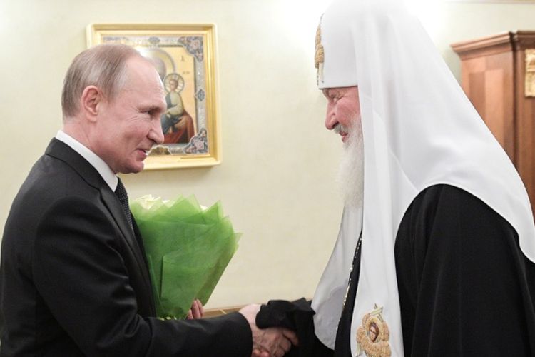 Presiden Putin dan Patriark Kirill telah menikmati hubungan dekat selama bertahun-tahun.
