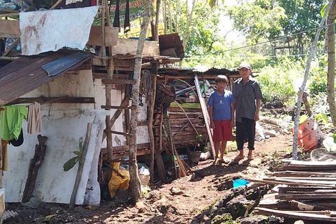 Kisah Seorang Ayah dan Anak Tinggal di Gubuk Reyot Seperti Kandang di Baubau