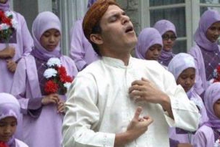 Haddad Alwi Mencicipi Sambal Tumpang Di Kediri