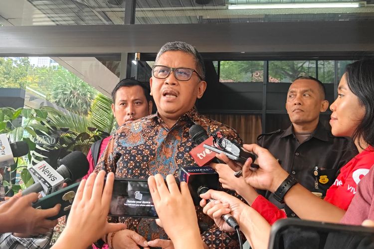 Sekretaris Jenderal PDI-P Hasto Kristiyanto di Gedung High End, Jakarta Pusat, Senin (19/2/2024).