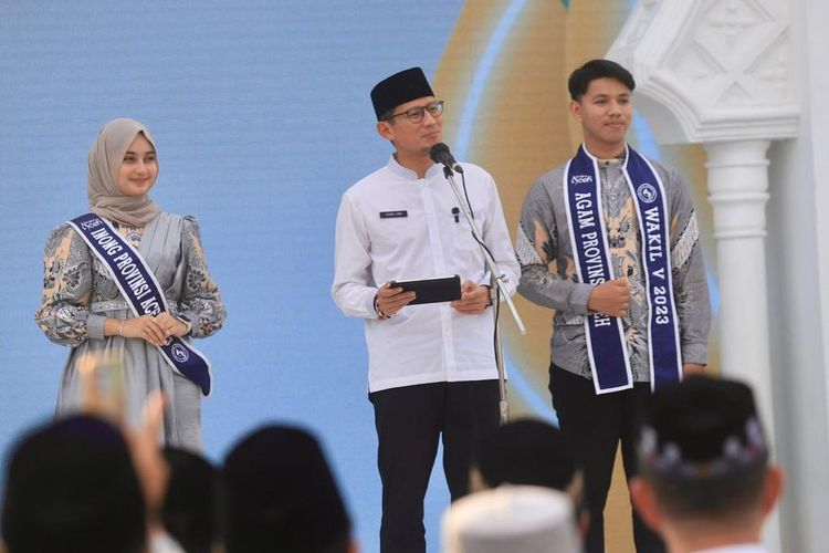 Menteri Pariwisata dan Ekonomi Kreatif Sandiaga Salahuddin Uno saat menghadiri Festival Ramadhan di Banda Aceh, Senin (1/4/2024).
