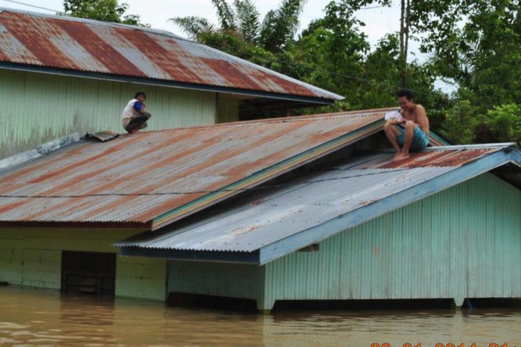 Rumah penduduk di Kecamatan Lumbis Ogong yang terendam banjir, Sabtu (1/4/2017).