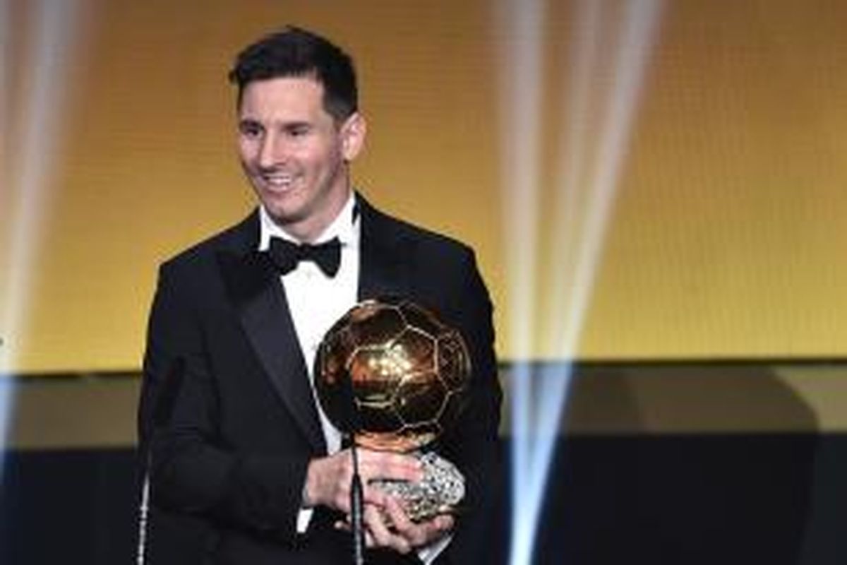 Pemain Barcelona, Lionel Messi, meraih penghargaan FIFA Ballon d'Or 2015 di Zurich, Swiss, Senin (11/1/2016) atau Selasa dini hari WIB.