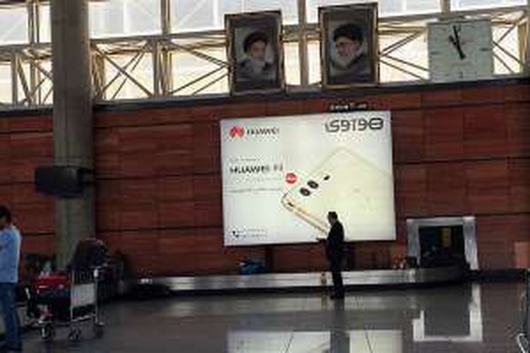 Ruang kedatangan Bandara Internasional Imam Khomeini Teheran.