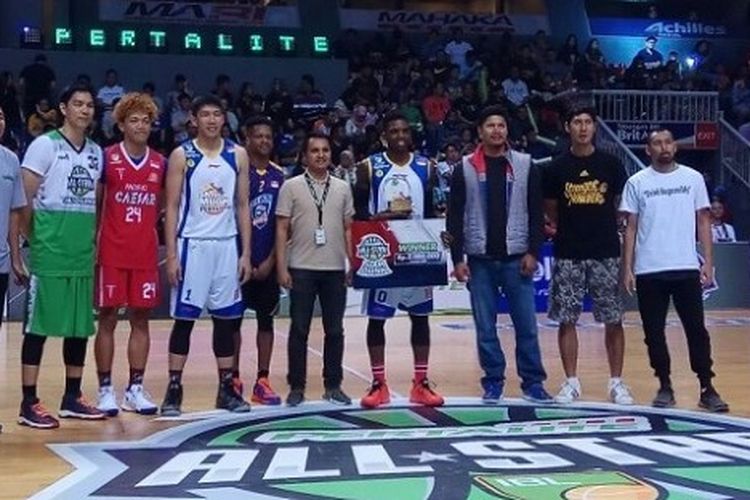 Para peserta kontes slam dunk di IBL All Star, Minggu (5/3/2017). 