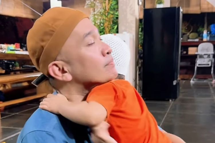Cerita di Balik Keputusan Ruben Onsu Adopsi Anak Laki-laki