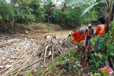 Sungai Cikeas Tersumbat, Berpotensi Jadi Penyebab Banjir di Bekasi