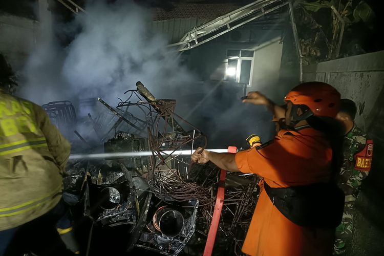 50 Persen Kantor TN Meru Betiri Jember Rusak Terbakar, Begini Sulitnya Damkar Padamkan Api