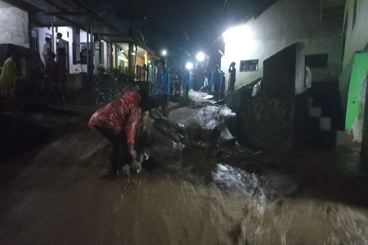 Kronologi Banjir Bandang Magelang, Bawa Kayu-Sampah dari Hulu Gunung Sokorini