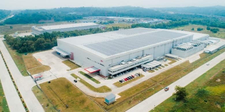 Pabrik Pocky di Karawang yang dibangun perusahaan Jepang Glico. Pabrik ini jadi pabrik Pocky terbesar dibanding 4 pabrik Pocky lainnya, yang salah satunya berada di Thailand. 