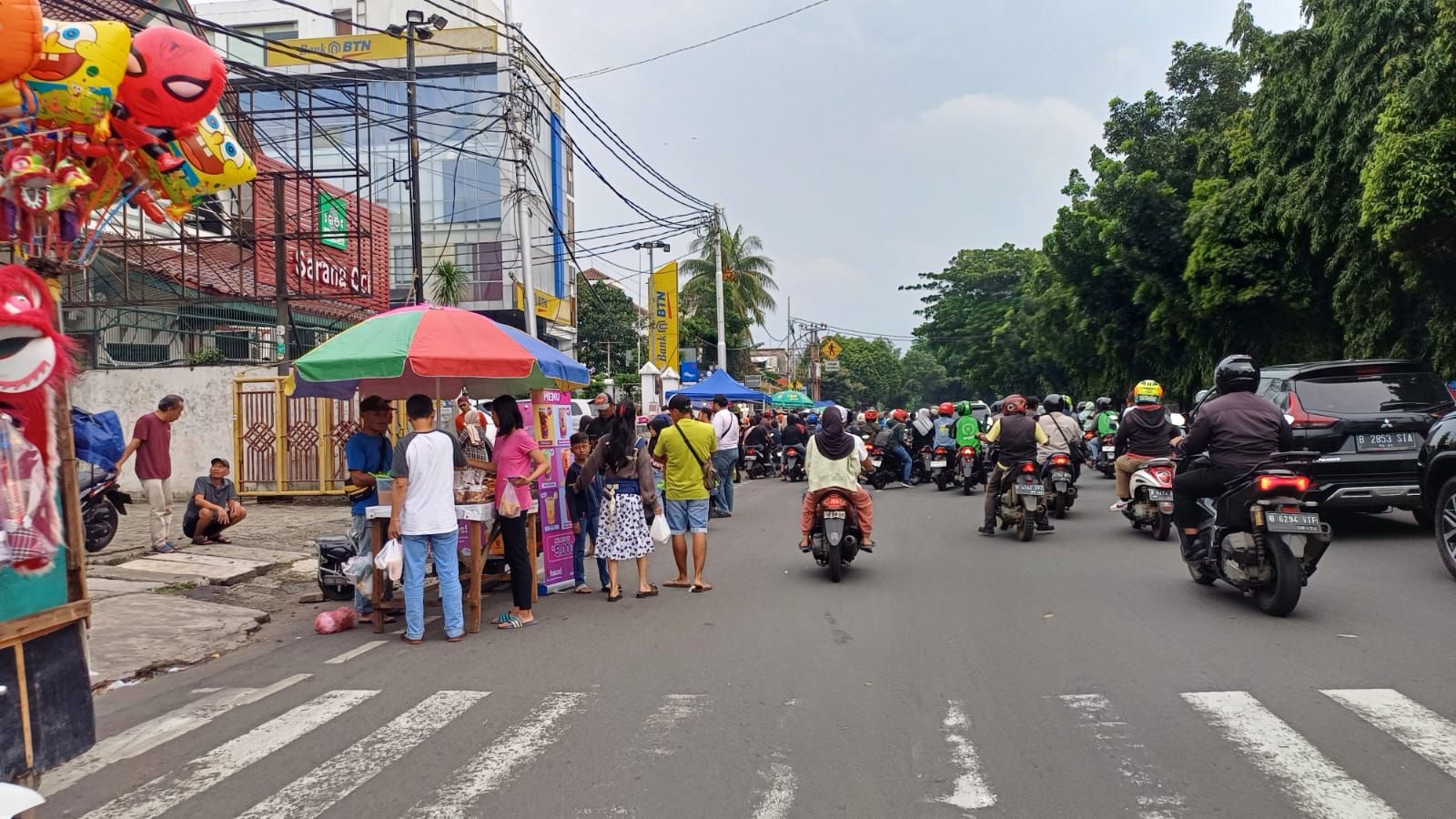 Berburu Takjil di Pinggir Jalan Panjang Jakarta Barat