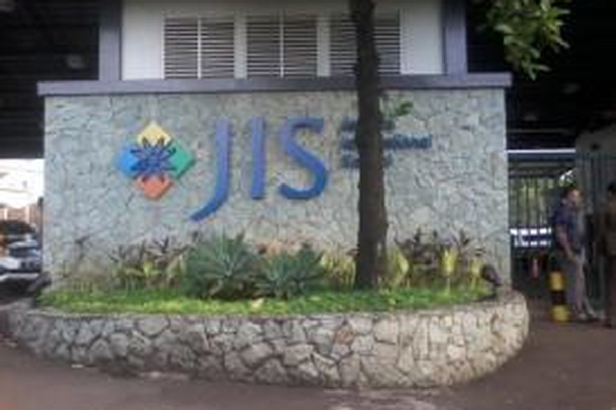 Jakarta International School.