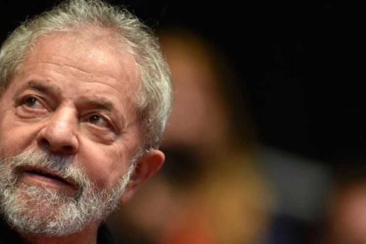 Mantan Presiden Brasil Luiz Inácio Lula da Silva, Jumat (4/3), ditahan oleh polisi karena tersangkut dugaan kasus korupsi.