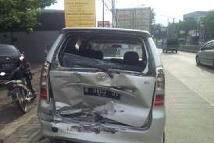 Salah satu kendaraan yang terlibat dalam kecelakaan karambol di simpang empat Kerkov, Jl Gatot Subroto Ungaran, Kabupaten Semarang, Selasa (29/11/2016) sekitar pukul 15.00.