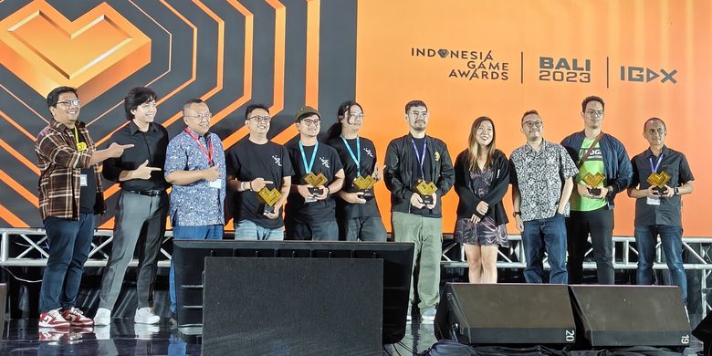 Para pemenang ajang Indonesia Game Awards dalam acara Indonesia Game Developer Exchange (IGDX) 2023 yang digelar di The Stones Hotel, Bali, Jumat (13/10/2023).