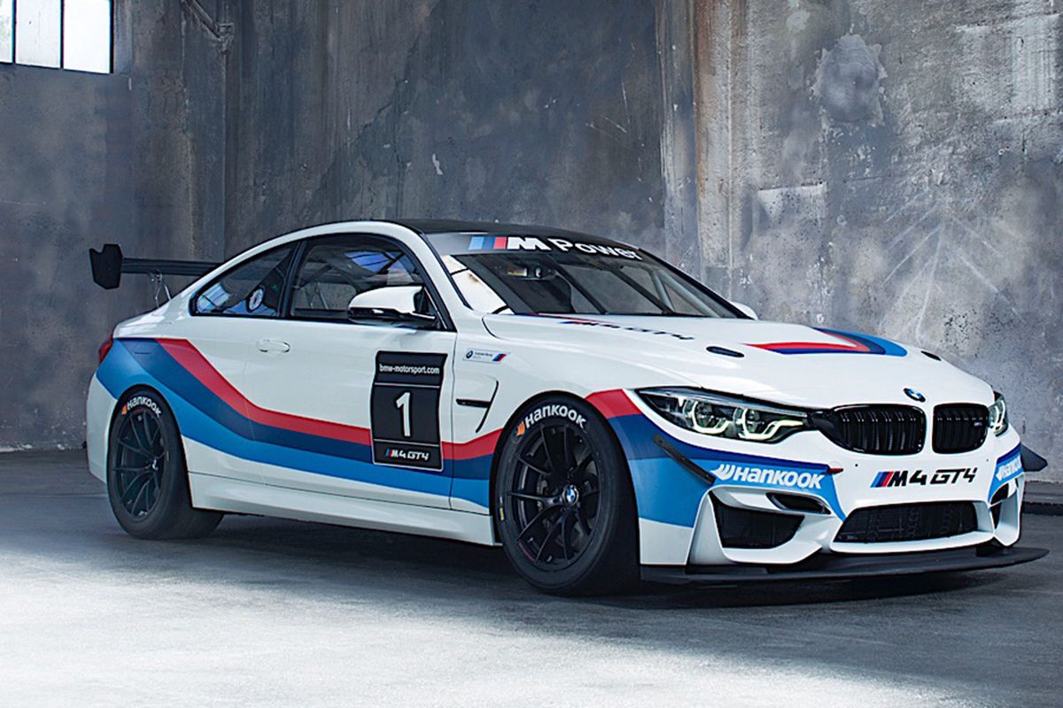 BMW M4 GT4 yang mulai dijual dengan banderol  RP 2,5 miliaran,