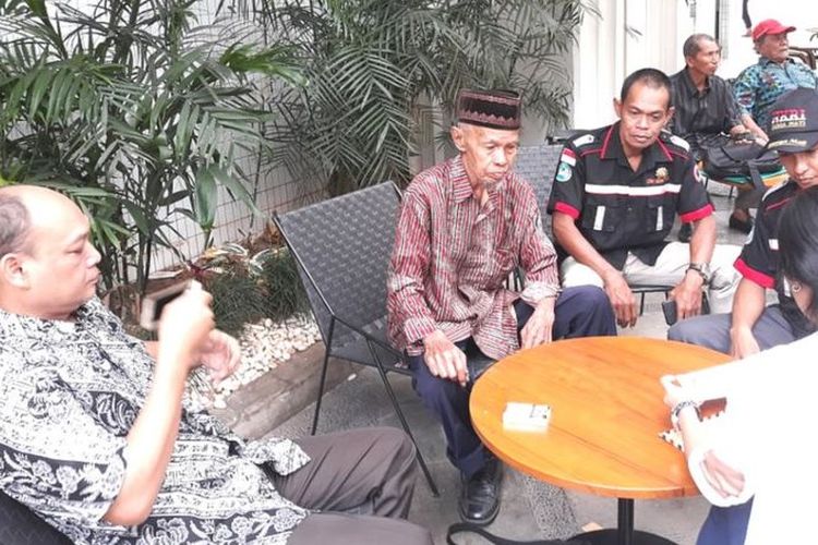 Abdul Halik sengaja berkunjung ke Jakarta untuk menyatakan penolakan terhadap kedatangan Raja-Ratu Belanda pada Maret lalu.