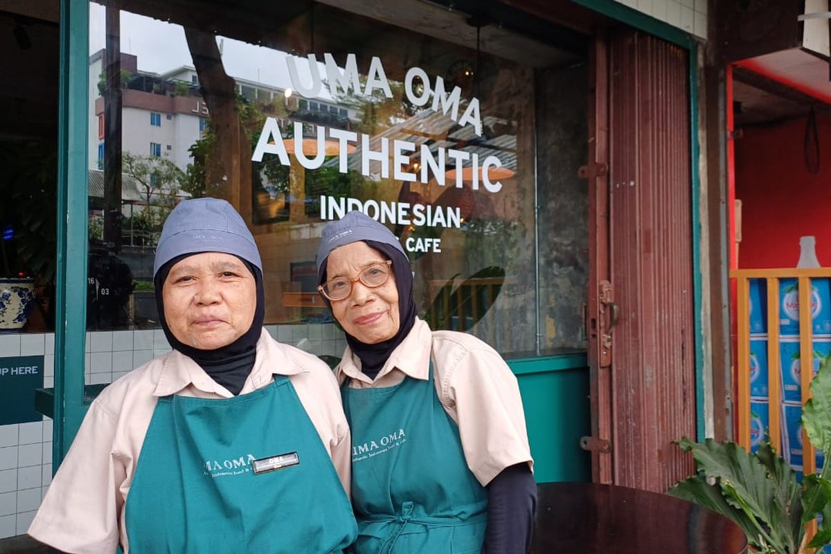 Oma-oma yang bekerja di Uma Oma Cafe, Blok M, Jakarta Selatan, Rabu (3/1/2024).
