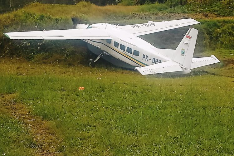 Pesawat tergelincir di Intan Jaya, Kamis (7/12/2023) pagi. (Polda Papua)
