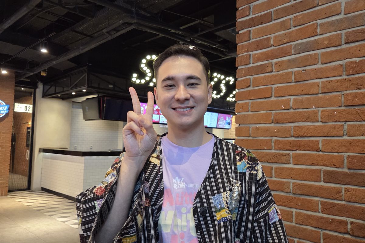 Jerome Kurnia Terkejut Dapat Kejutan Kue Ulang Tahun Saat Wawancara Media