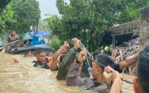 Indonesia's North Sulawesi Floods, Landslides Damage Hundreds of Homes