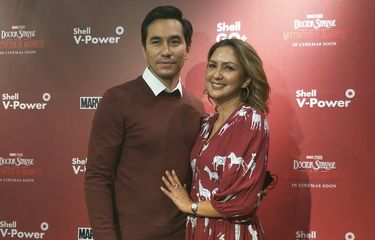 Cara Donna Agnesia dan Darius Sinathrya Seleksi Tontonan untuk ...