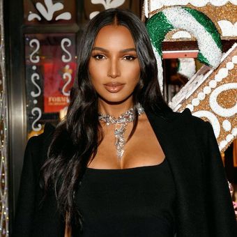 Model Jasmine Tookes dinobatkan sebagai wanita tercantik tahun 2022 di dunia oleh TC Candler.