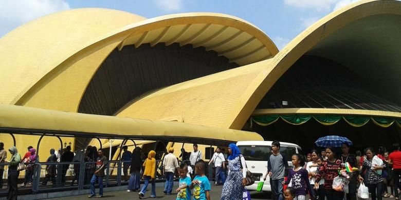 Teater Imax Keong Emas di Taman Mini Indonesia Indah (TMII), Jakarta Timur.